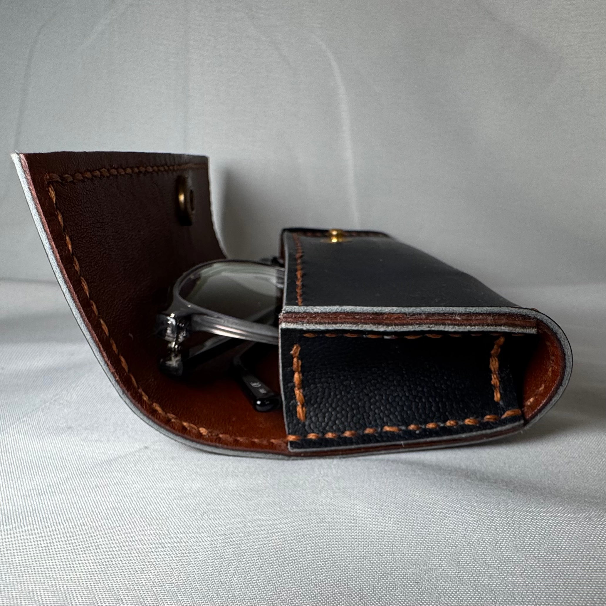 The Coalhide sleeve - glasses case
